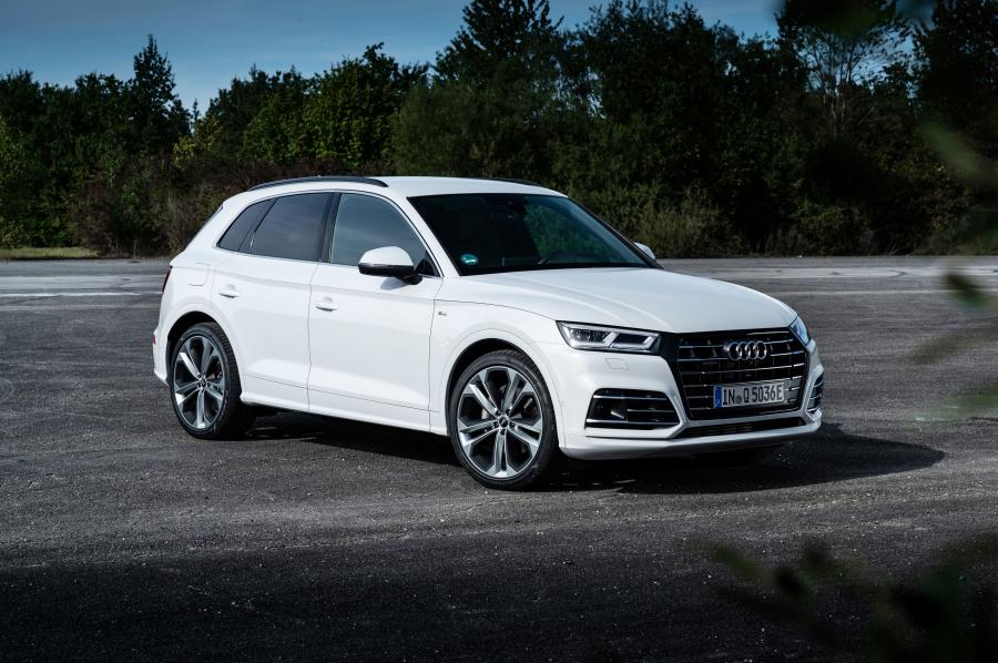  Audi Q5 55 TFSI e Quattro S-Line 2019 года  (WW) (фото 25 из 43)